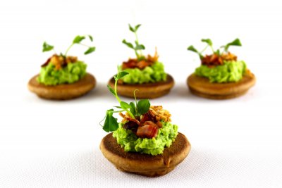 Blinis s hráškovým pyré a slaninou 1,7