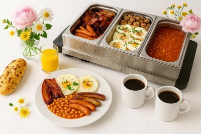 Anglická snídaně (párečky, klobásky, slanina, vejce, fazolky v tomatě, žampiony plněné nivou, cibulová bageta) alergeny 1,3 Zapůjčení elektrické vany v ceně. Pokud máte zájem o jednorázové nádobí, připiště tuto informaci do poznámky k objednávce