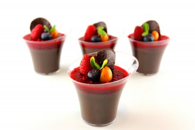 Čokoládová panna cotta s malinami, alergen 7