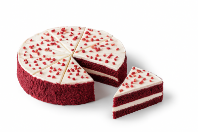 Red Velvet jahodový dort nakrájen na 14 porcí alergeny 1,3,7  Kulatý dort s red velvet korpusem, s bohatou smetanovou náplní a jahodovým želé, zdobený mrazem sušenými jahodami.