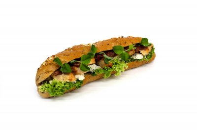 Bruselská celozrnná bageta - kuřecí steaky, sýr s modrou plísní, cibulové chutney, bylinková omáčka, čerstvá zelenina 1,3,7