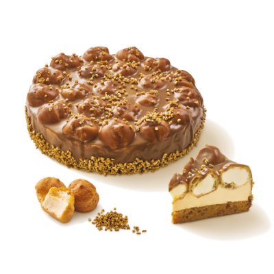 Profiterol karamelový dort - Kulatý dort s karamelovým korpusem s griliášem, karamelovým krémem, profiterolkami a karamelovou polevou, zdobený pufovanou rýží, předkrájený na 12 porcí